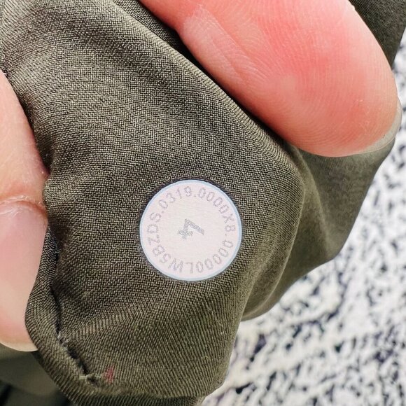 Lululemon On the fly joggers, green, Size 4 B165 - Picture 9 of 9